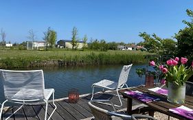 Ferienpark Vislust Ferienhaus Balu mit eigenem Steiger zum angeln Ijsselmeer Niederlande